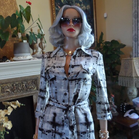 St. John Gray/White & Black Abstract Print Silk Crepe Belted Shirt Dress Size 2 - Picture 4 of 16
